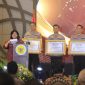 Kapolres Karimun AKBP Fadli Agus menerima penghargaan Kompolnas Award tahun 2024. (Foto: Humas Polres Karimun)