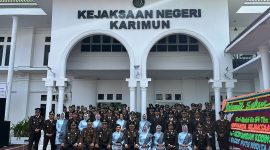 Foto bersama pelaksanaan Hari Bhakti Adhyaksa ke-64 di Kabupaten Karimun. (Foto: ricky/kepriheadline.id)