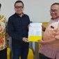 Wakil Ketua DPP Partai Golkar Ahmad Doli Kurnia serahkan Surat Rekomendasi kepada Muhd Firmansyah di Jakarta. (Foto:  Istimewa)