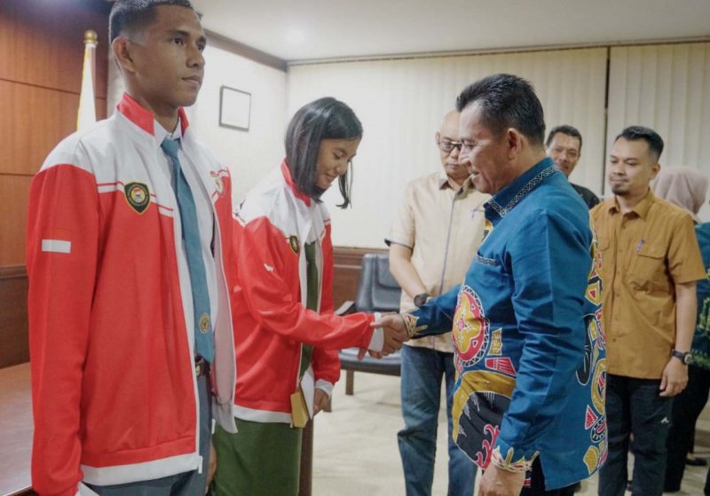 Pelepasan dua Pasukan Pengibar Bendera Pusaka (Paskibraka) Tingkat Nasional Tahun 2024 di Kantor Graha Kepri Batam Centre. (Foto: Diskominfo Kepri)