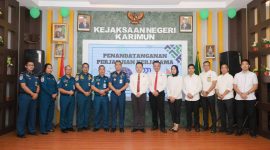 Foto bersama Kejari Karimun bersama KSOP Kelas I A Tanjungbalai Karimun usai penandatangan MoU bidang PTUN. (Foto: istimewa)