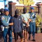 Personil Lanal Karimun menggiring dua pelaku penyeludupan PMI Non Prosedural di Karimun. (Foto: ricky/kepriheadline.id)