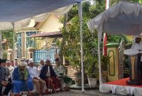 Aunur Rafiq memberikan sambutan dalam doa bersama dan tasyakuran jelang pendaftarannya di KPU Provinsi Kepri. (Istimewa)