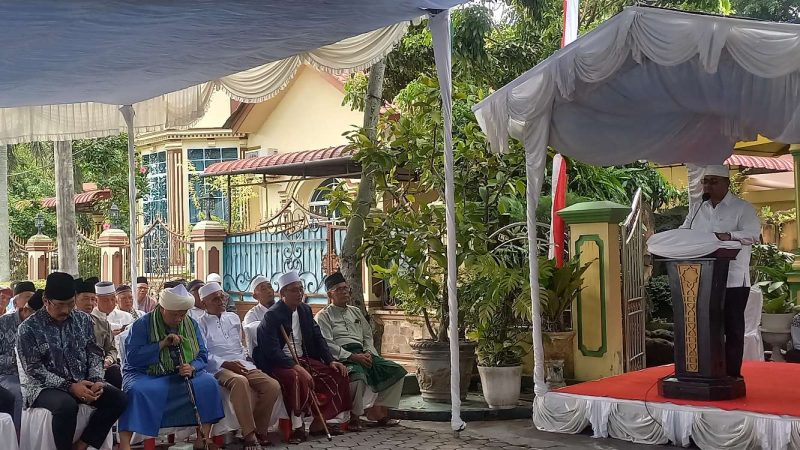 Aunur Rafiq memberikan sambutan dalam doa bersama dan tasyakuran jelang pendaftarannya di KPU Provinsi Kepri. (Istimewa)