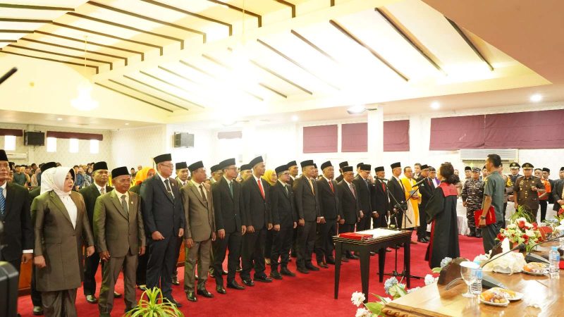 Ketua Pengadilan Karimun memimpin Pengucapan sumpah 30 Anggota DPRD Karimun, Kamis, 29 Agustus 2024.