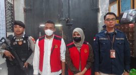 Terdakwa Rosita dan Meli ketika menjalani persidangan di Pengadilan Tipidkor Tanjungpinang. (Foto: istimewa)