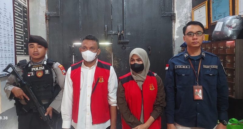 Terdakwa Rosita dan Meli ketika menjalani persidangan di Pengadilan Tipidkor Tanjungpinang. (Foto: istimewa)