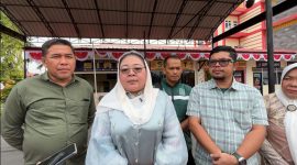 Ketua DPC PKB Karimun Nyimas Novi Ujiani ditemani Jajaran Kadernya ditemui usai mengadukan Mantan Sekjen DPP Lukman Edy ke Mapolres Karimun. (Foto: ricky/kepriheadline.id). 