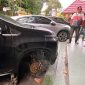 Kondisi mobil milik mantan Anggota DPRD Karimun Sujoko usai di maling. (Foto: istimewa/kepriheadline.id)