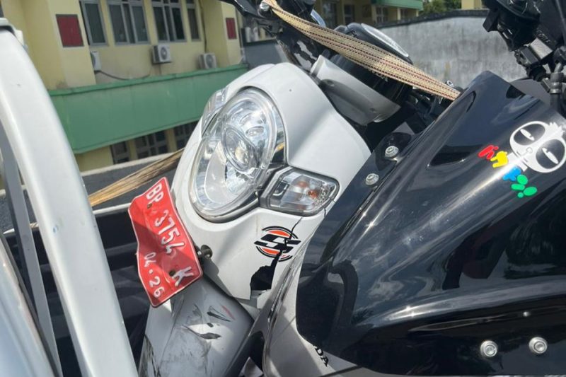 Kondisi dua unit sepeda motor korban kecelakaan di Jalan Pertamabangan Kecamatan Karimun. (Foto: dokumen polisi)