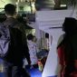 Korban Laka Lantas atas nama Riky Rahmad dibawa ke Batam menggunakan kapal milik Pemerintah Kabupaten Karimun. (Foto: istimewa)