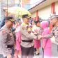 Kasat Lantas Polres Karimun AKP Bakri menyambut kedatangan pejabat baru Kapolres Karimun. (Foto: istimewa)
