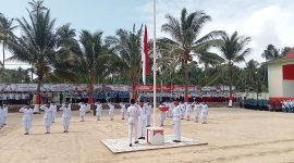 Pengibaran bendera merah putih oleh anghota Paskibra Tingkat Kecamatan Selat Gelam. (Foto: Istimewa)