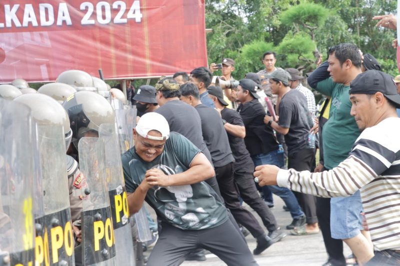 Suasana Simulasi Sistem Pengamanan Kota saat Pilkada Karimun 2024. (Foto: restu/Humas Polres Karimun)