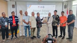 Serah terima berkas Calon Kepala Daerah Karimun ke RSBP Batam, Sabtu, 30 Agustus 2024. (Foto: Humas KPU Karimun)