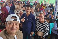 Masyarakat Sei Lakam menyambut kedatangan Muhammad Rudi dan Aunur Rafiq. (Foto: istimewa)