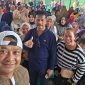 Masyarakat Sei Lakam menyambut kedatangan Muhammad Rudi dan Aunur Rafiq. (Foto: istimewa)
