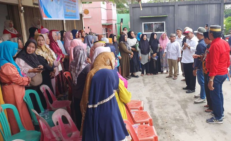 Calon Wakil Gubernur Kepulauan Riau nomor urut 2, Aunur Rafiq melaksanakan kampanye dialogis bersama masyarakat di Posko Pemenangan HMR ber-Aura Kecamatan Kundur Barat, Kabupaten Karimun, Minggu, 29 September 2024. Foto: Tim
