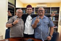 Pasangan Calon Bupati dan Wakil Bupati Karimun nomor urut 2 Muhammad Firmansyah dan Ery Suandi bertemu dengan Ustadz Abdul Somad di Kota Batam. Foto: istimewa