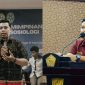 Ultras HMR Karimun, M. Abdul Yazid (Kiri) dan Tokoh Pemuda Karimun, Zuhdie (Kanan).