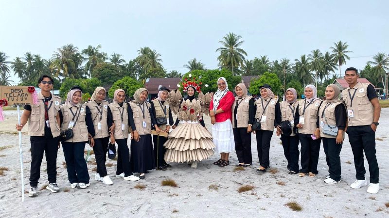 Semarak Peringatan HUT RI di Desa Telaga Tujuh, Mahasiswa KKN Universitas Karimun Ikut Pamerkan Inovasi Daur Ulang. (Foto: Istimewa)