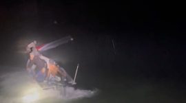 Tangkapan layar video boat pancung terbalik usai diterjang angin kencang, Selasa, 17 September 2024 sore. 