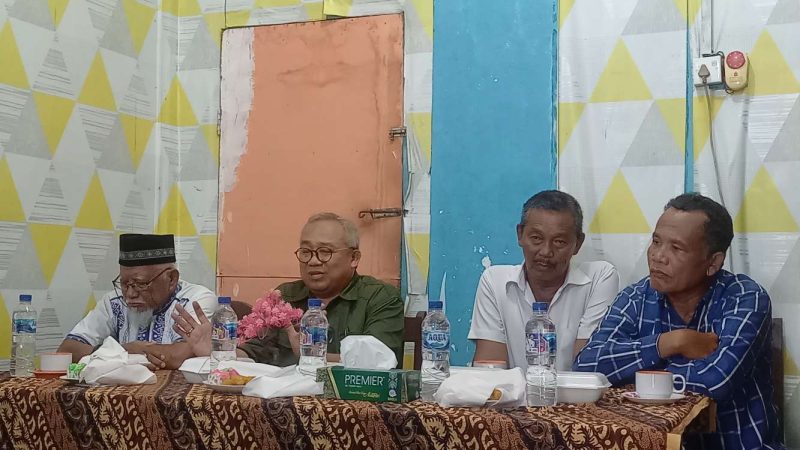 Cabup Nomor Urut 2 Muhammad Firmansyah melakukan rapat konsolidasi bersama relawan pemenangan di Kecamatan Moro, Rabu, 23 Oktober 2024. Foto: ricky/kepriheadline.id 