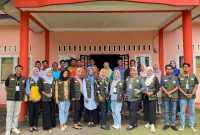 Kelompok Kuliah Kerja Nyata (KKN) Universitas Karimun melaksanakan program sosialisasi dan penerapan biopori di Desa Tanjung Kilang, Kecamatan Durai. Foto: Dokumen