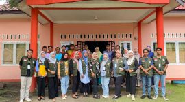 Kelompok Kuliah Kerja Nyata (KKN) Universitas Karimun melaksanakan program sosialisasi dan penerapan biopori di Desa Tanjung Kilang, Kecamatan Durai. Foto: Dokumen