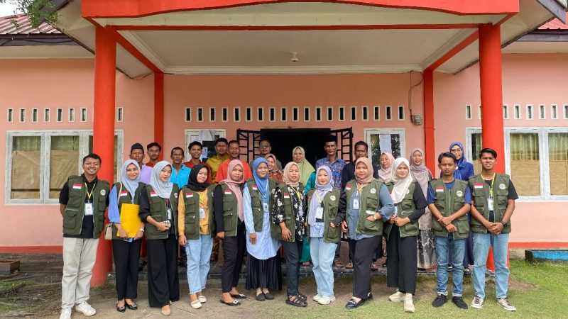 Kelompok Kuliah Kerja Nyata (KKN) Universitas Karimun melaksanakan program sosialisasi dan penerapan biopori di Desa Tanjung Kilang, Kecamatan Durai. Foto: Dokumen