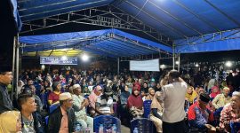 Cawagub Nomor Urut 2 Aunur Rafiq berkampanye bersama masyarakat Teluk Uma. Foto: ricky/kepriheadline.id 