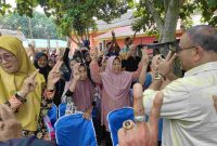 Warga Sungai Asam nyatakan dukungan ke Cawagub Kepri nomor urut 2 Aunur Rafiq. Foto: istimewa