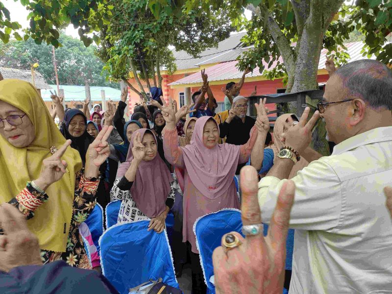 Warga Sungai Asam nyatakan dukungan ke Cawagub Kepri nomor urut 2 Aunur Rafiq. Foto: istimewa