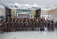 Kajari Karimun melantik Pejabat Baru Kepala Seksi Pidana Umum Kejaksaan Negeri Karimun. Foto: istimewa