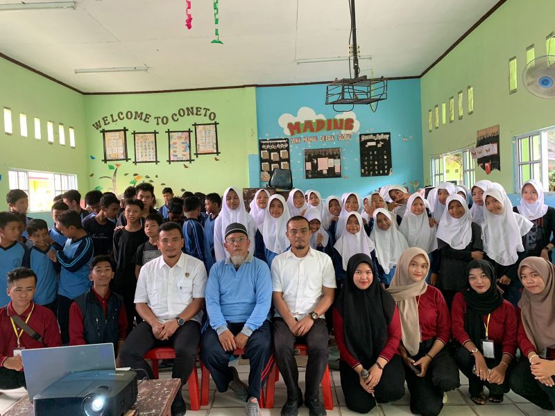 Mahasiswa KKN Desa Pongkar Gelar Sosialisasi Kenakalan Remaja di SMP Negeri Satu Atap Desa Pongkar. Foto: istimewa