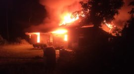 Penampakan dua unit rumah di Komplek Timah Perayun yang terbakar. Foto: istimewa