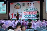 Cawagub Nomor Urut 1 Ansar Ahmad memberikan sambutan dalam Deklarasi Dukungan oleh Kader DPW PKB di Hotel Aston Karimun. Foto: istimewa