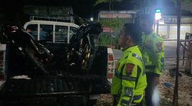 Polisi melakukan olah TKP di lokasi kecelakaan yang merenggut nyawa pelajar di Karimun. Foto: Dokumen Polisi