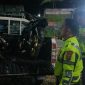 Polisi melakukan olah TKP di lokasi kecelakaan yang merenggut nyawa pelajar di Karimun. Foto: Dokumen Polisi
