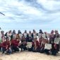 Mahasiswa KKN Universitas Karimun Ajak Ibu-Ibu PKK Desa Pongkar Ciptakan Totebag Ramah Lingkungan dengan Ecoprint. Foto: Istimewa