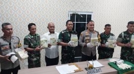 Kapolres Karimun AKBP Robby Topan Manusiwa bersama Dandim 0317/Tbk Letkol Inf Ida Bagus Putu Mudita. Foto: Istimewa
