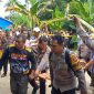 Polisi mengevakuasi Jasad RS ke RSUD Muhammad Sani. Foto: ricky/kepriheadline.id