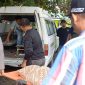 Polisi mengevakuasi jasad ibu muda di Karimun yang akhiri hidupnya dengan gantung diri. Foto: ricky/kepriheadline.id
