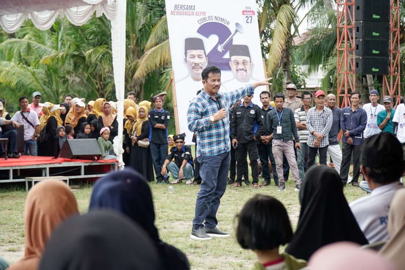 Muhammad Rudi memaparkan visi-misinya di hadapan warga Kelurahan Sawang. Foto: rian/humas