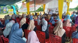 Pasangan Firman-Ery melaksanakan kampanye monologis di Bukit Tembak, Kelurahan Sungai Pasir, Kecamatan Meral. Foto: Ricky/istimewa