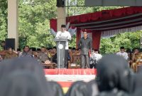 Bupati Karimun Aunur Rafiq Pimpin Upacara Peringatan Hari Guru di Karimun. Foto: Rian/Prokopim