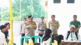 Kapolda Kepri, Irjen Pol Yan Fitri tinjau pelaksanaan Pilkada di Karimun. Foto: Humas Polres Karimun. 