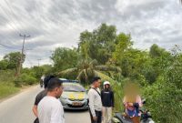 Polisi mengambil keterangan korban di lokasi terjadinya Curas di Karimun. Foto: istimewa