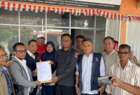 Tim HMR ber-AURA melaporkan Kabag Tapem Pemkab Karimun atas dugaan ketidaknetralan di Pilkada Kepri 2024. Foto: istimewa