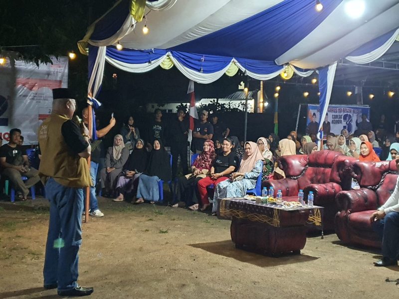 Calon Wakil Bupati Karimun Raja Bakhtiar memaparkan visi misi kepada Masyarakat Teluk Air. Foto: istimewa